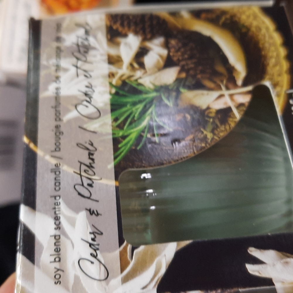 Soy blended candles ( 4) scents 3 Oz each - Picture 2 of 5